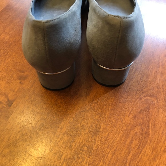 Stuart Weitzman Gray Suede pumps. Size 7.5 - Picture 6 of 7